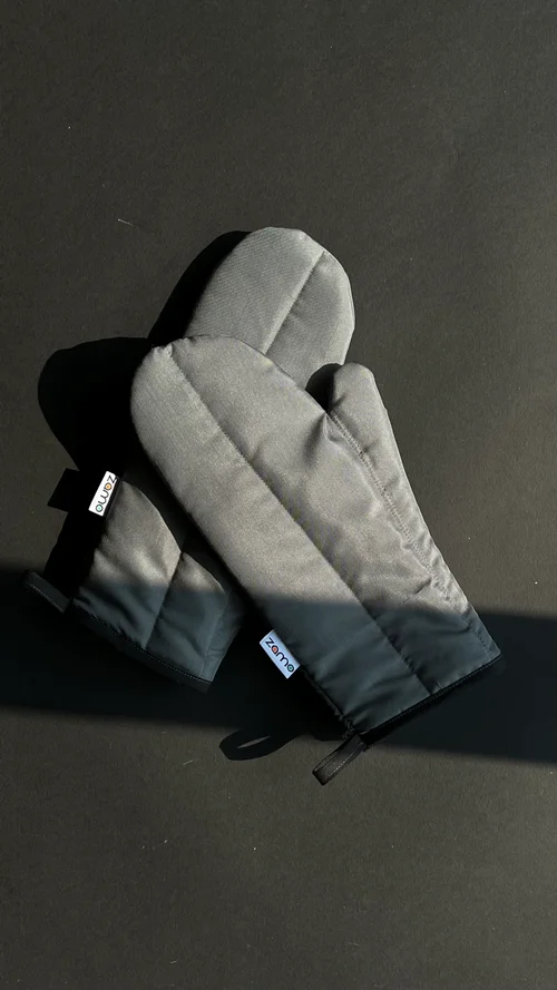 یک جفت دستکش فر مینیمال رنگ طوسی متوسط