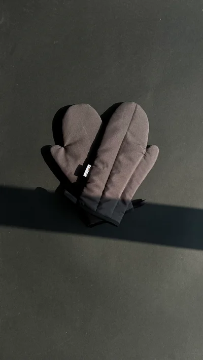 دستکش فر مدل مینیمال رنگ طوسی تیره